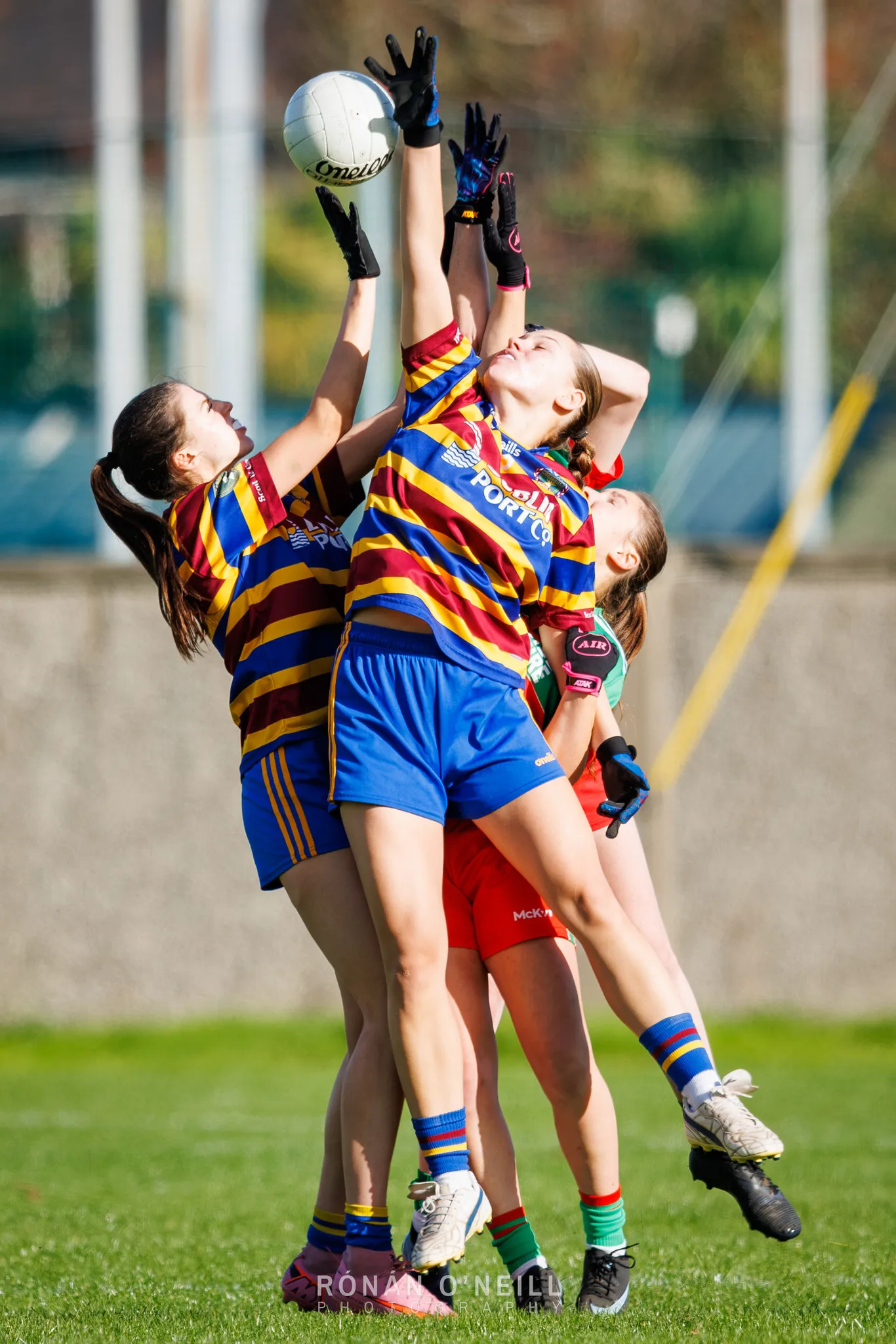 Naomh Barróg vs. Scoil Uí Chonaill — Dublin Minor Ladies Football Championship, Scoil Uí Chonaill, Clontarf Road, October 2026 (photograph 1 of 45)